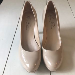 NWOT Marc Fisher nude platform heel Size 7.5